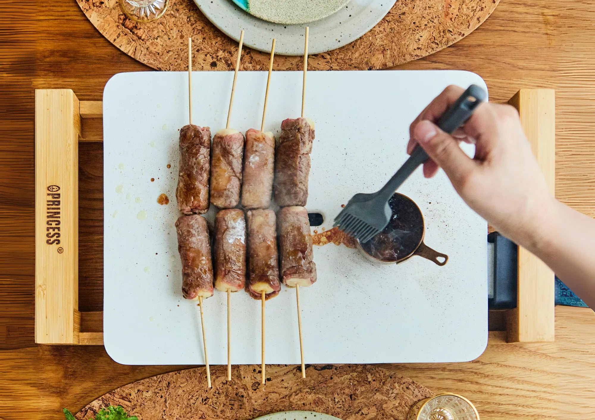 セラミックコーティングの本来の美味しさを引き出す遠赤外線効果のホットプレートTablegrillmini。1-2人用のミニサイズ。ホームパーティでお料理の保温としても使えます。