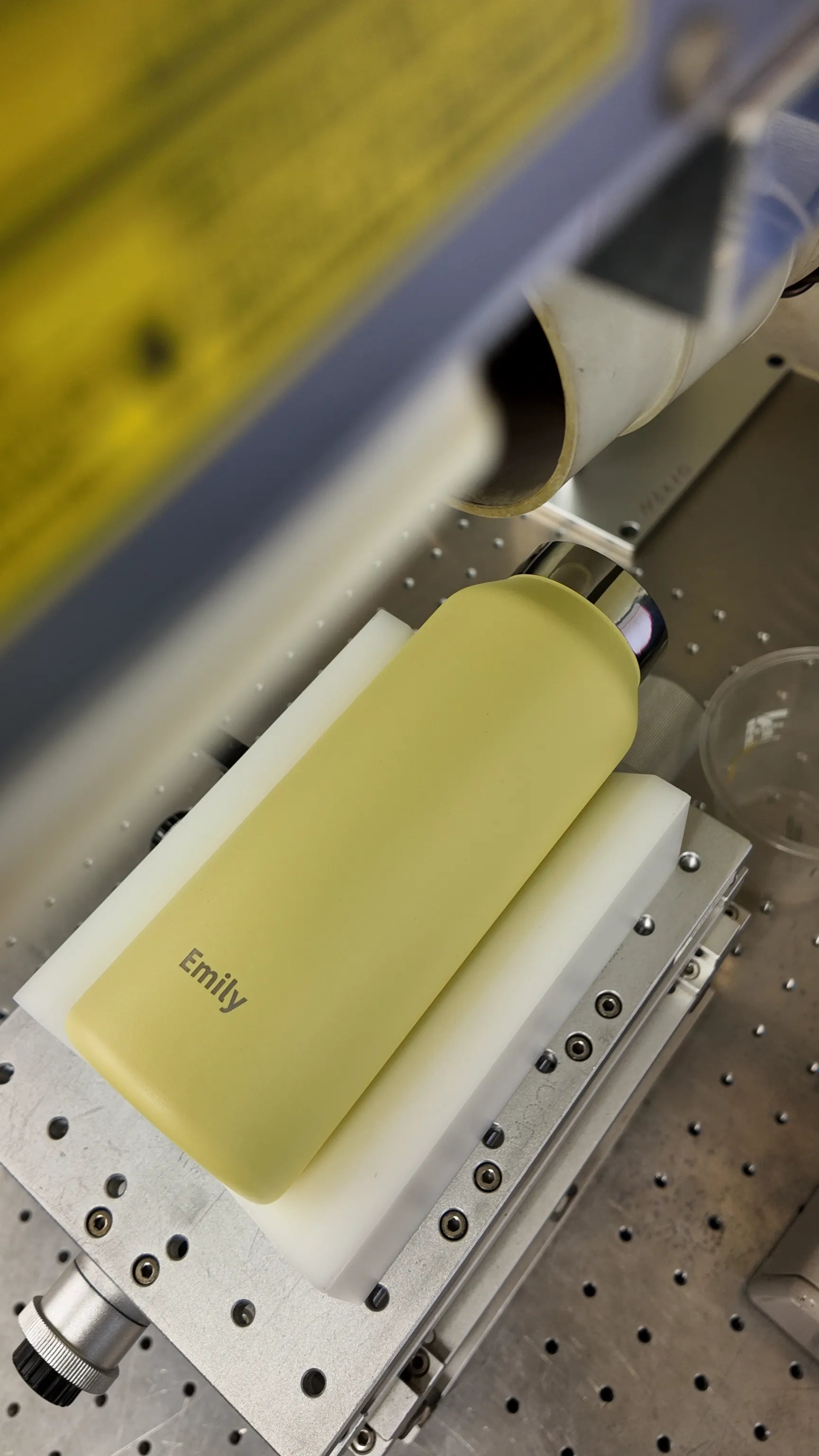 水筒の刻印サービス始まりました。贈りものに「大切な言葉」を入れて送りませんか。カップルでペア、母の日、父の日、記念日、お誕生日ギフトに名入れして名入れボトルをプレゼントできます。