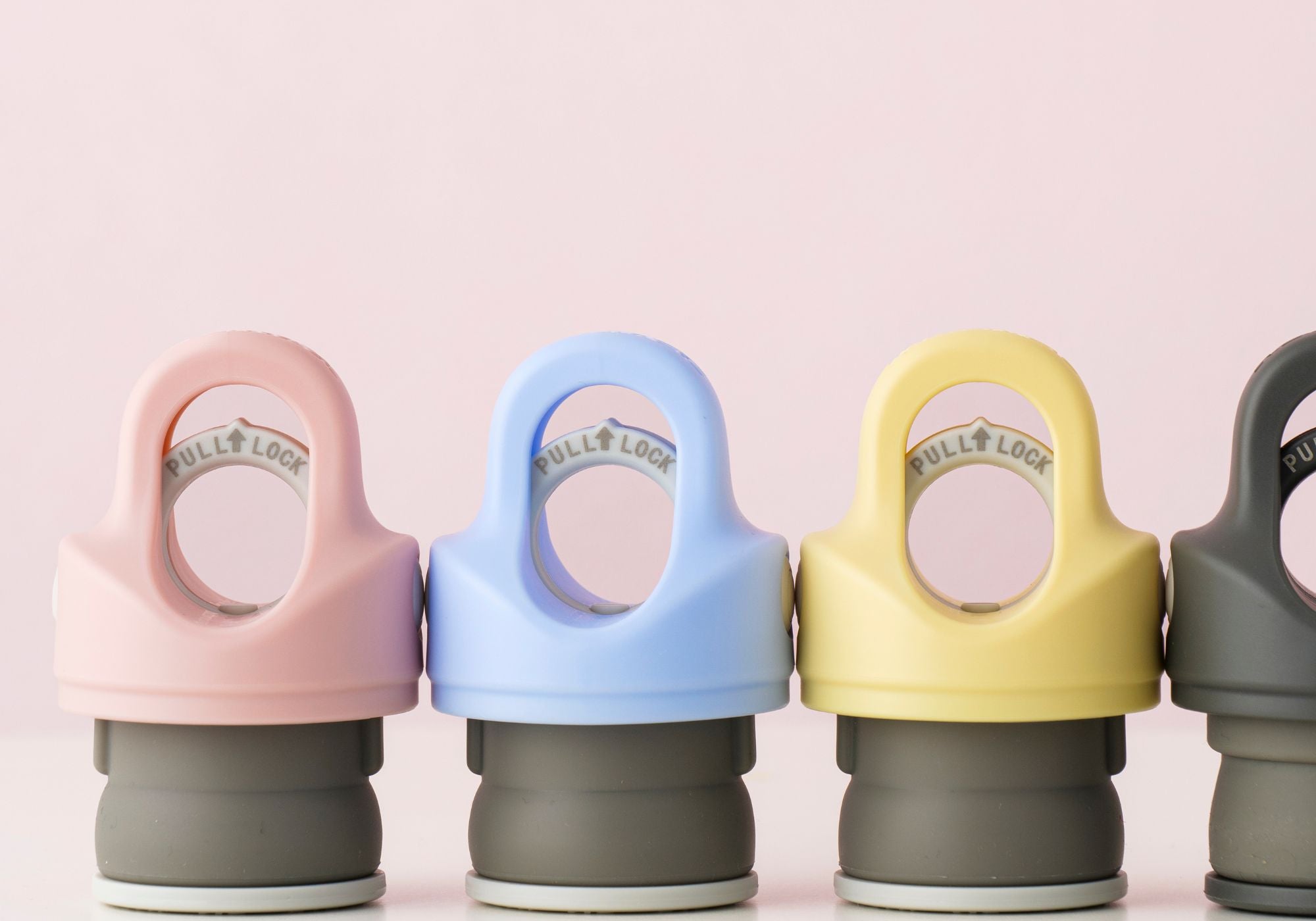 アメリカ、ポートランド発水筒ブランドREVOMAX。最大の特長はワンプッシュ開閉可能で炭酸対応・ホット・アイス可で万能な水筒。専用のカラーキャップは19色