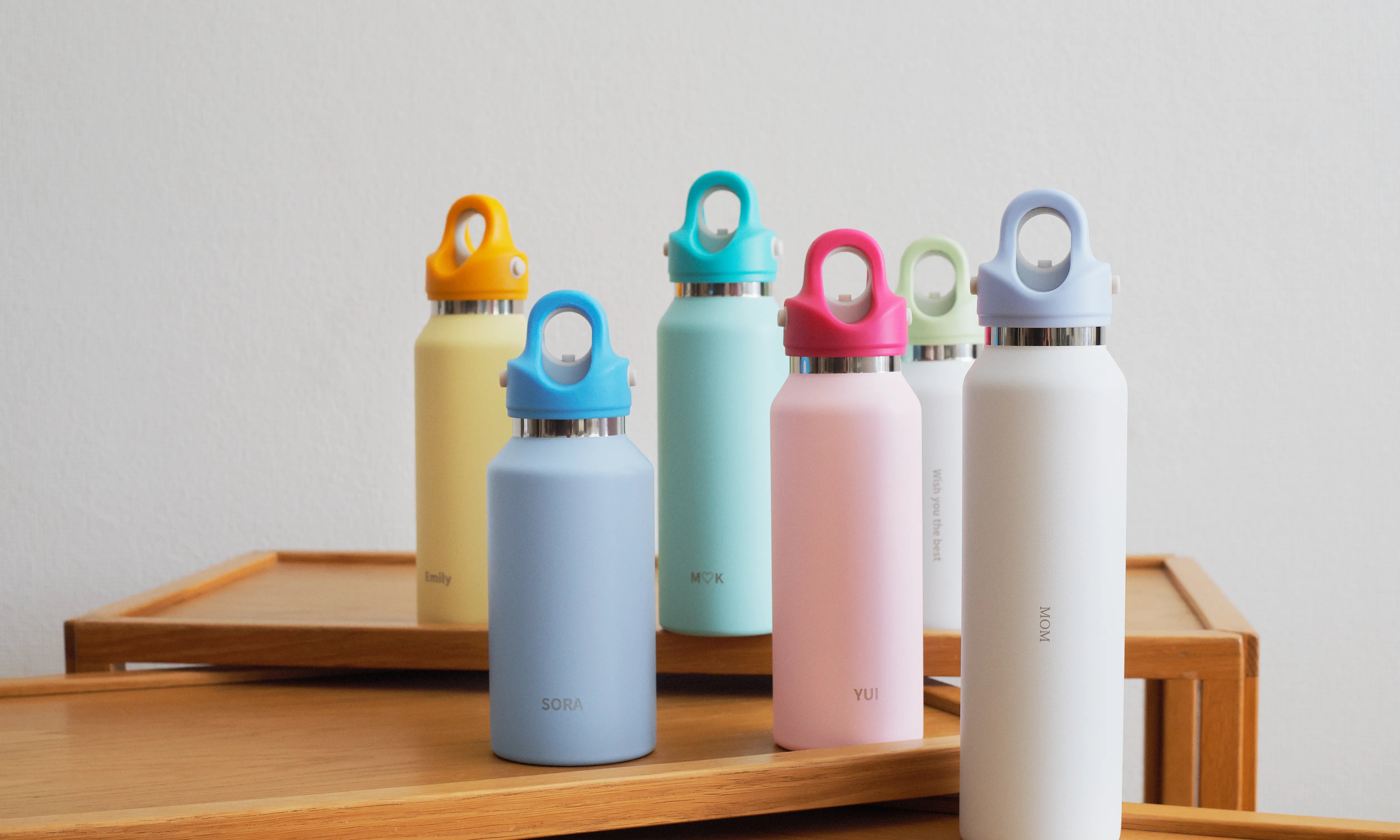 水筒の刻印サービス始まりました。贈りものに「大切な言葉」を入れて「名入れボトル」を送りませんか。カップルでペア、母の日、父の日、記念日、お誕生日ギフトに。