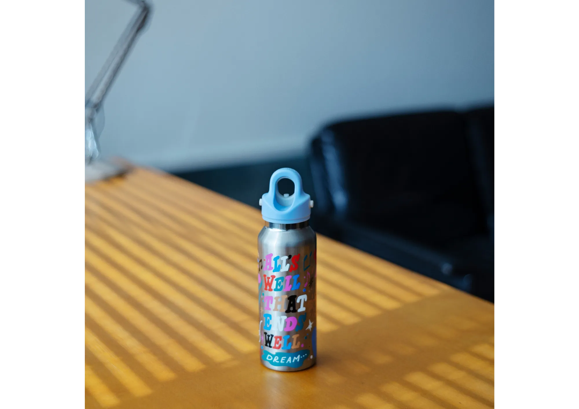 イラストレーターSHOGO SEKINE氏とコラボレーション水筒発売。REVOMAXのために描き下ろしてくださったデザインをあしらった限定コラボ水筒。全5色展開。春の新色ペールカラーも仲間入り!