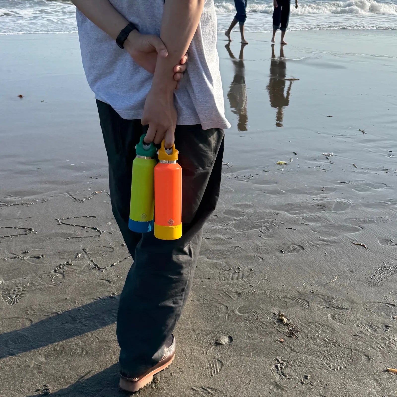 アメリカ、ポートランド発水筒ブランドREVOMAX。水筒本体とキャップ、カバーで1万通り以上のカスタマイズができる水筒REVOMAX。好きなボトルに好きなキャップを選んで。