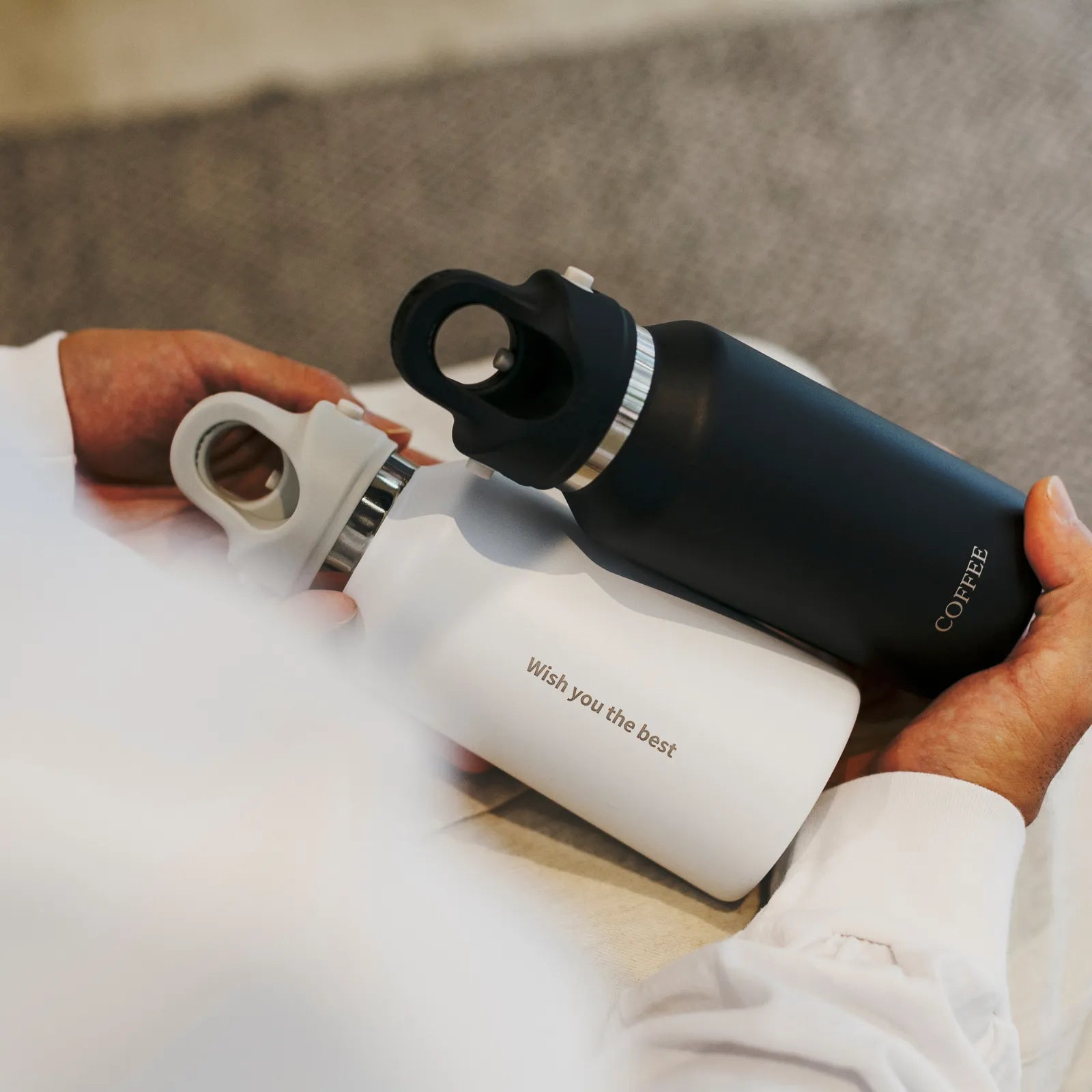 水筒の刻印サービス開始!大人気。アメリカ、ポートランド発REVOMAX。水筒本体とキャップのカスタマイズBYYOUが人気。最大の特長はワンプッシュ開閉可能で炭酸・ホット・アイス可で万能な水筒です。