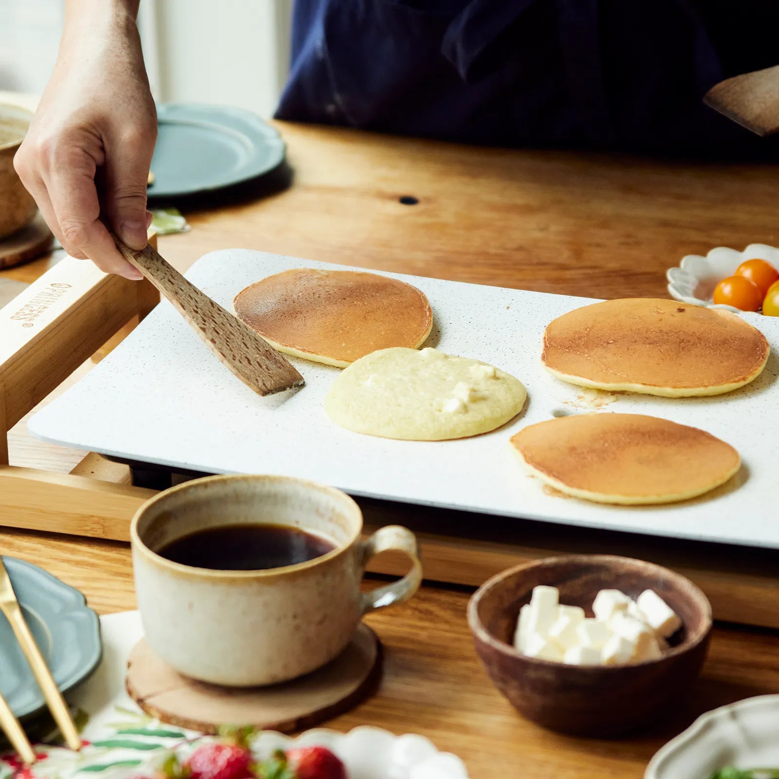 デザイン家電PRINCESS
遠赤外線効果で美味しく焼けるホットプレートPRINCESSTablegrill。外はカリッと中はふっくら美味しく焼けるホットケーキ、パンケーキは人気。