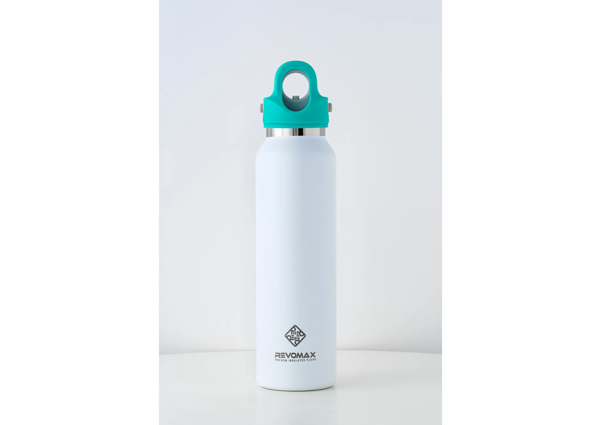 アメリカ、ポートランド発水筒ブランドREVOMAX。ワンプッシュ開閉可能で炭酸対応・ホット・アイス可で万能な水筒。16ozslim(473ml)マットホワイトボトルxターコイズブルーキャップ