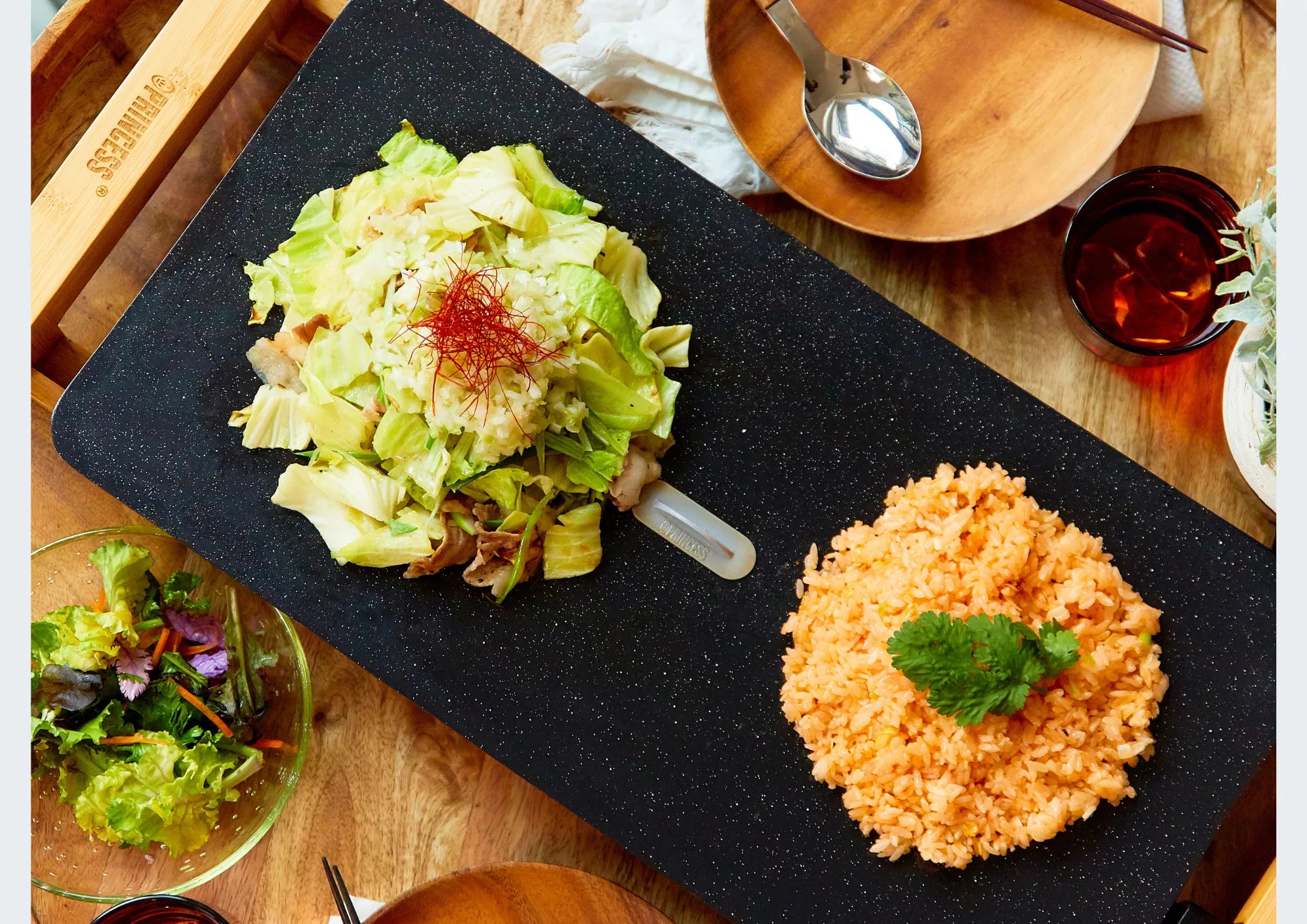 デザイン家電PRINCESS
遠赤外線効果で美味しく焼けるホットプレートPRINCESSTablegrill。美味しいお好み焼きならテーブルグリル。外はカリッと中はふっくら焼けます。