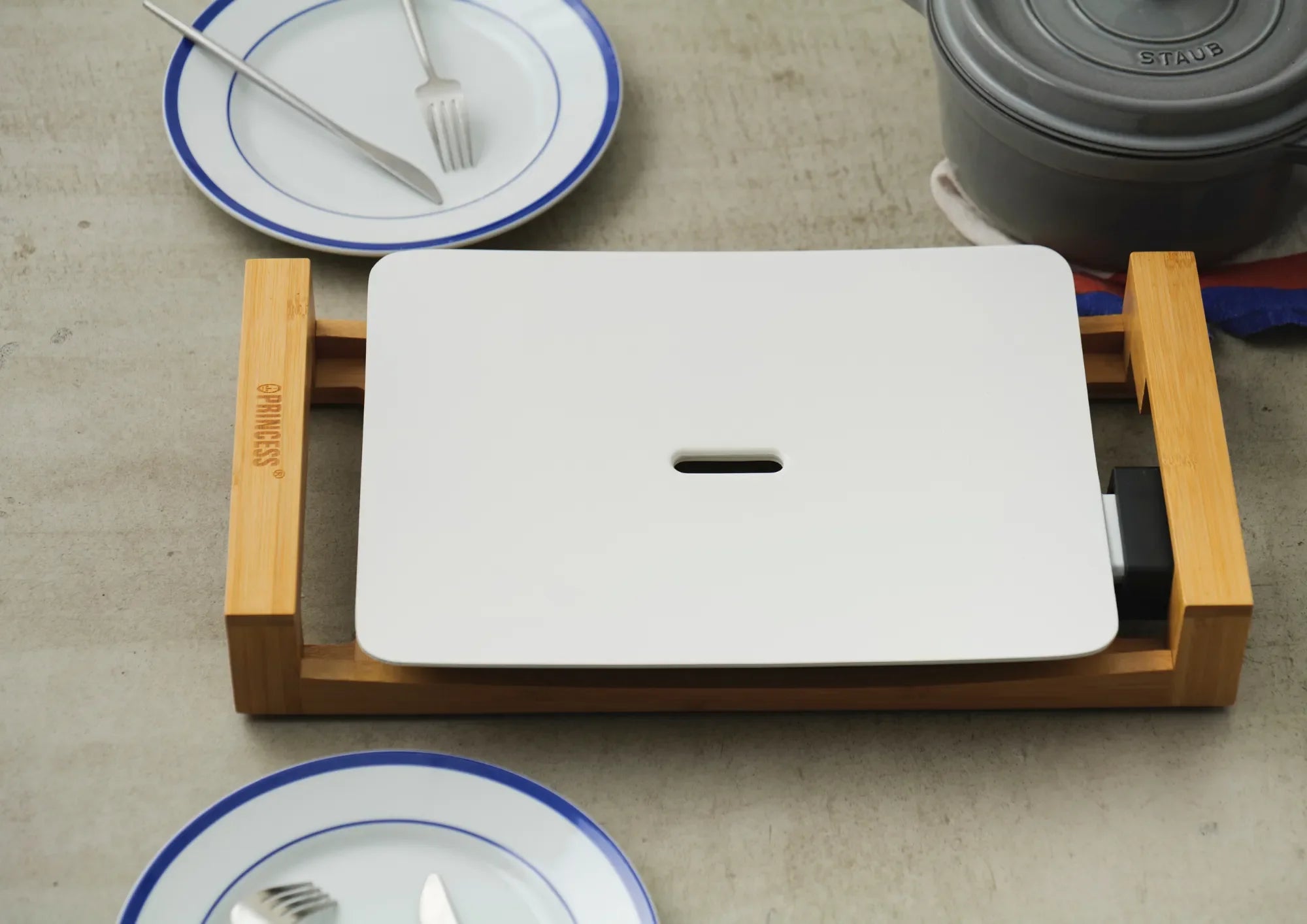 遠赤外線効果で美味しく焼けるホットプレートPRINCESSTablegrillminiで一人から2人用の焼肉に最適なミニサイズ